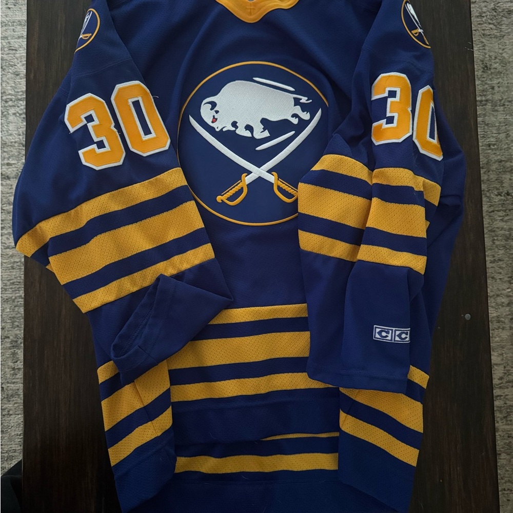 Vintage buffalo sabers ryan miller jersey. Excellent condition. Size Large